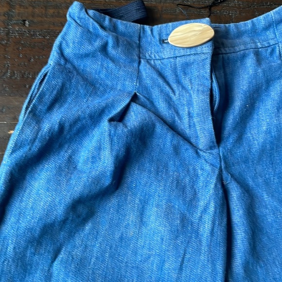 Zara kids wide leg pant with wooden button. Detail and Adjustable waistband - Picture 3 of 6